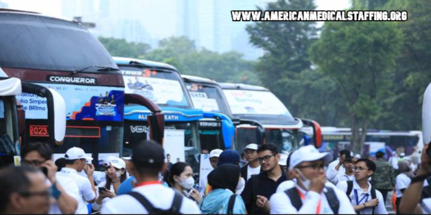 Meski Berdesakan, Semangat Layanan Petugas Kesehatan Tak Pernah Surut